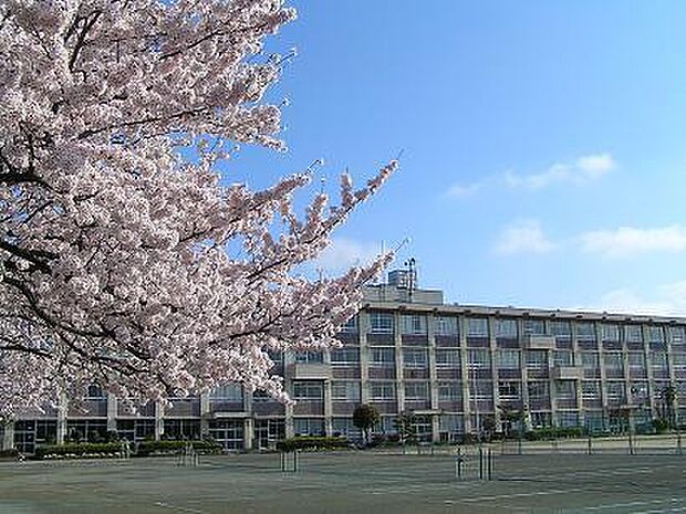 川越市立鯨井中学校まで2200m