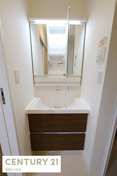 三面鏡付きシャンプードレッサー