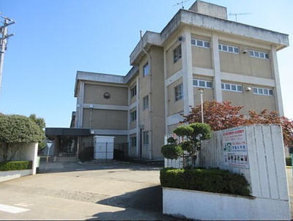 滑川町立月の輪小学校まで350m