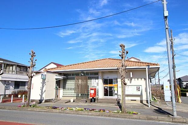 鳩山鳩ヶ丘郵便局まで663m