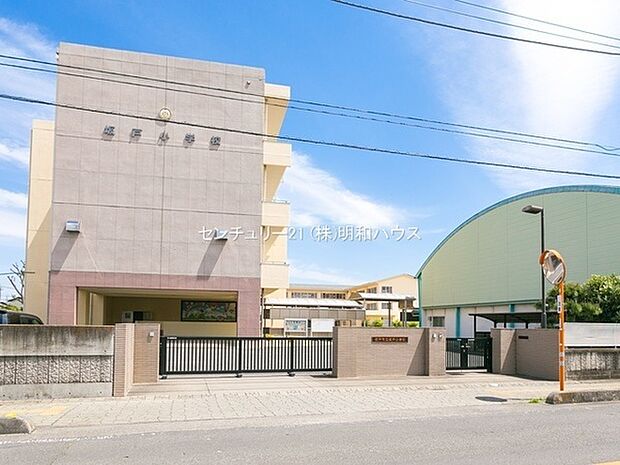 坂戸市立坂戸小学校まで720m
