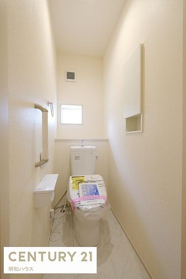 ウォシュレットトイレ・収納棚あり