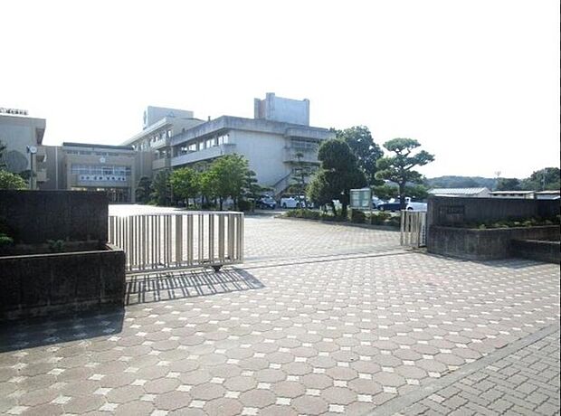 吉見町立吉見中学校まで1200m
