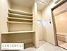 洗面：2号棟・独立ランドリールーム＋室内物干し