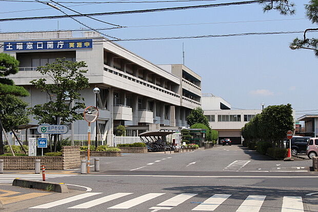 坂戸市役所まで709m