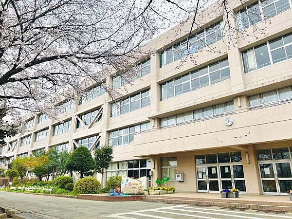 鶴ヶ島市立栄小学校まで566m