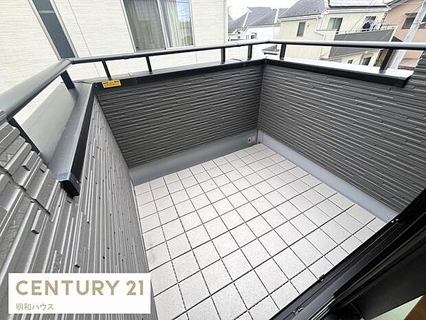 南西側バルコニー！手前に室内物干しあり！
