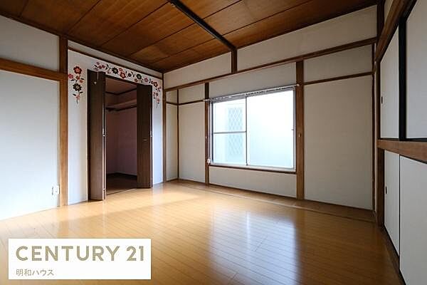 1階西側 洋室6帖＋納戸　別角度から撮影