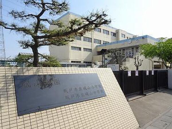 坂戸市立城山小学校まで814m