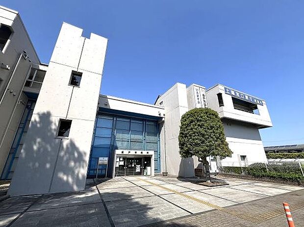 坂戸市役所まで989m