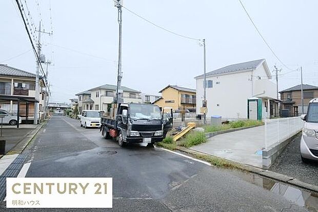車通りが少なく車庫入れも安心です!