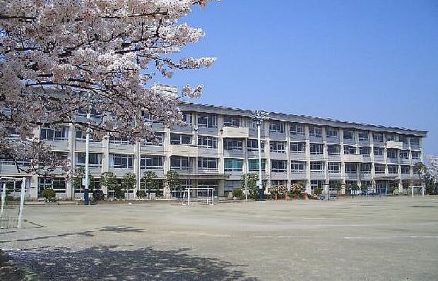 坂戸市立上谷小学校まで1440m