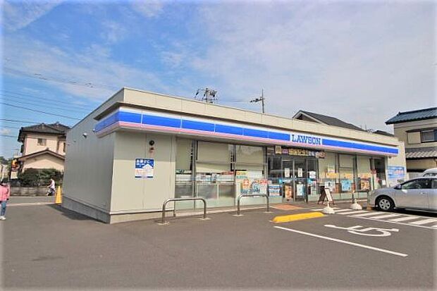 ローソン坂戸南町店まで350m