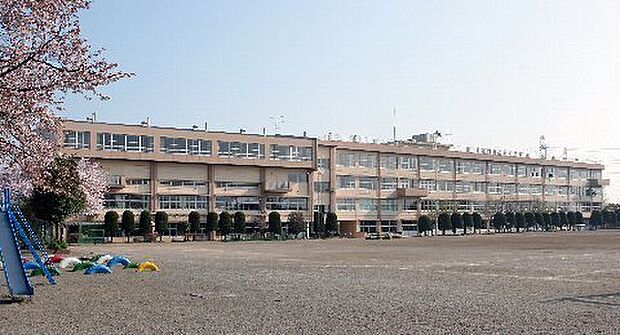 川越市立上戸小学校まで1004m