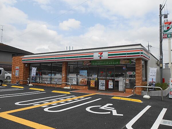 セブンイレブン八尾小畑町店まで563m