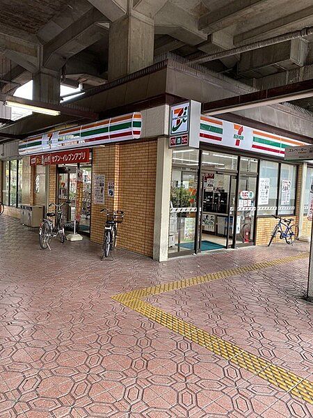 セブンイレブン近鉄河内永和駅前店まで668m