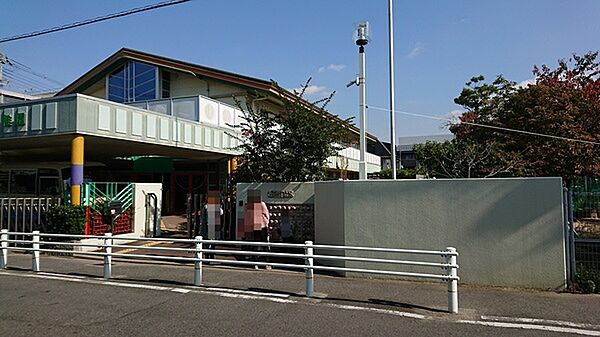 大阪商業大学附属幼稚園まで403m