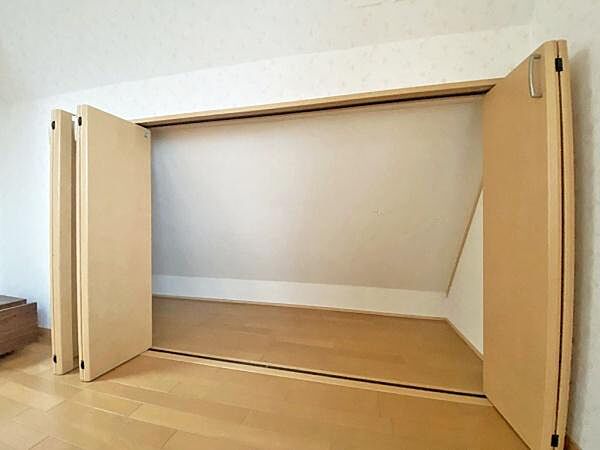 本物件の特徴の1つとして、収納力の高さが自慢です。生活動線をしっかりシミュレーションし、必要な個所に必要なサイズの収納が設置されております。物が散らかりにくいお部屋をイメージされております。
