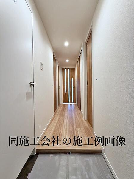 同施工業者による施工例画像です。仕様やカラーバランスのご参考になさってください。本物件はリノベーション工事中となりますが、先行案内会を実施しております。ご質問等ございましたらお気軽にお申し付けください