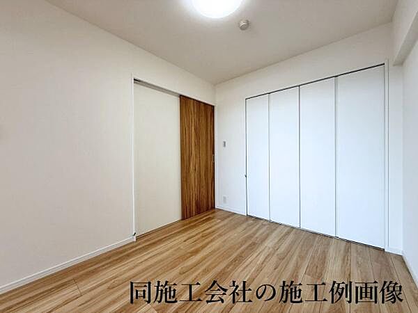 同施工業者による施工例画像です。仕様やカラーバランスのご参考になさってください。本物件はリノベーション工事中となりますが、先行案内会を実施しております。ご質問等ございましたらお気軽にお申し付けください