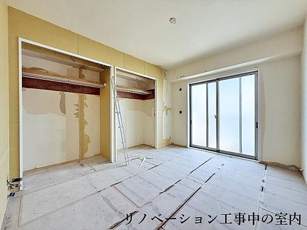 リノベーション工事中の室内の様子。本物件はリノベーション工事を実施中です※令和8年8月末完成予定）