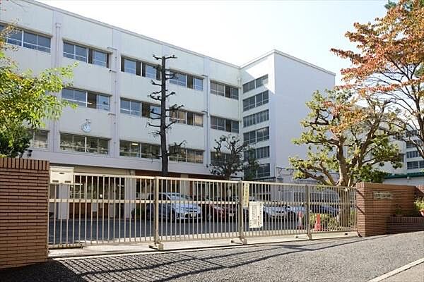 横浜市立青葉台中学校まで615m