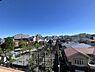 その他：現地バルコニーからの眺め。晴れた日には抜けある広い景色を眺め、大きく深呼吸してリラックス。また、陽が落ちたら、夜景を眺めながら1日の疲れを癒してください