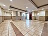 その他：ロビーは建物の内部にありながら屋外ともいうべき「しなやかな」場所であり“外” と“内” との気持ちを切り替える特別な場所でもあります。その柔軟な空間は、いつも清潔に保たれており、管理の良さが伺えます