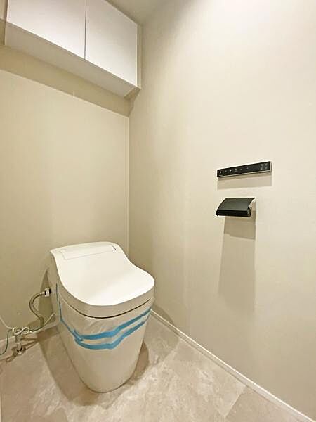 トイレは落ち着きある空間と清潔感あるお好みの香りをまとい演出することでいつもキレイを保つ事ができます。お好みのインテリアを配置してカスタマイズして下さい。