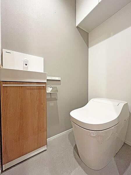 トイレは落ち着きある空間と清潔感あるお好みの香りをまとい演出することでいつもキレイを保つ事ができます。