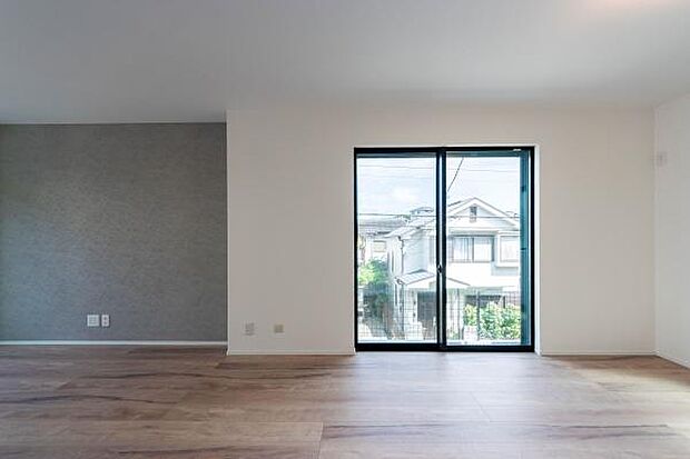 広々としたリビングはお子様がのびのびと遊べるプレイルームに。日当たりの良い空間で、健やかな成長を見守ることができます。