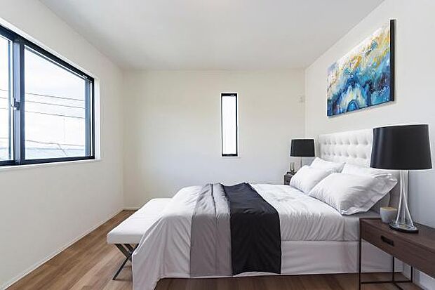 朝は爽やかな光で心地よく目覚める。シンプルながらもデザイン性の高い空間で、家族との豊かで穏やかな時間が流れます。※画像の家具一式はCGによるイメージ画像です。実際におかれておりません。