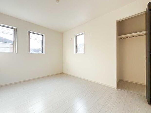 各お部屋にしっかり収納を完備。増えがちなお洋服や荷物も、この大容量クローゼットでスッキリ解決!