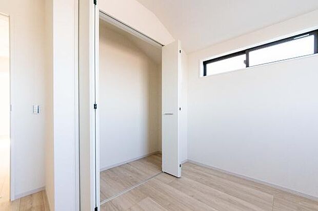 もう収納には困らない！各部屋に備えられた大容量クローゼットが、散らからないスッキリとした暮らしを叶えます