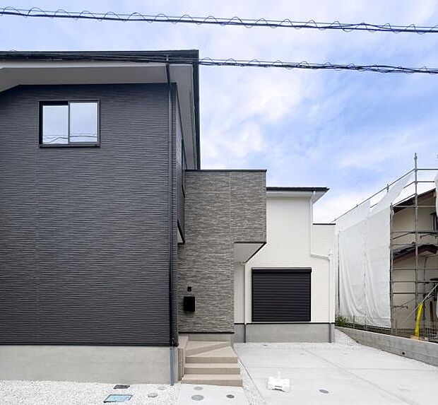 洗練されたデザインと、ゆとりのカースペースが魅力。お子様の成長と共に、素敵な思い出を刻むお家です。