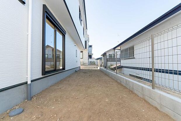 休日はお庭でBBQやビニールプールを。お子様の元気な声が響き渡る、理想の暮らしが待っています。