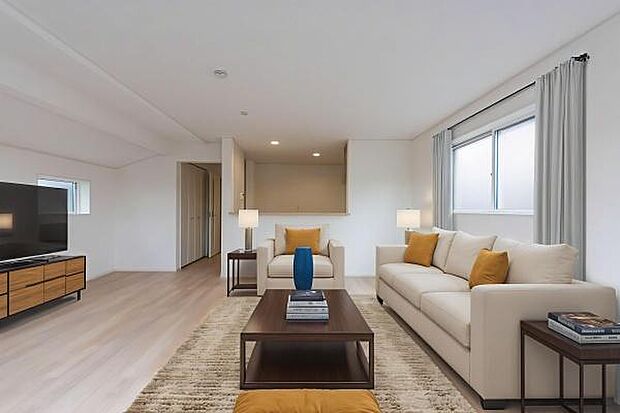 明るさを確保する多方向の窓と、家族が繋がる対面キッチン。暮らしやすさを考え抜いた設計で、毎日の「快適」を実感できます。※画像の家具一式はCGによるイメージ画像です。実際におかれておりません。