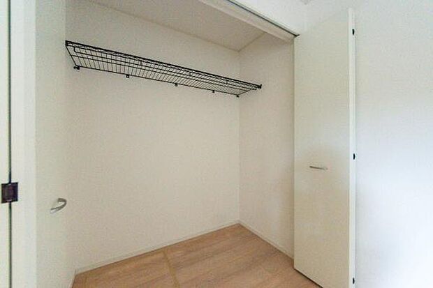 各お部屋にしっかり収納を完備。増えがちなお洋服や荷物も、この大容量クローゼットでスッキリ解決！