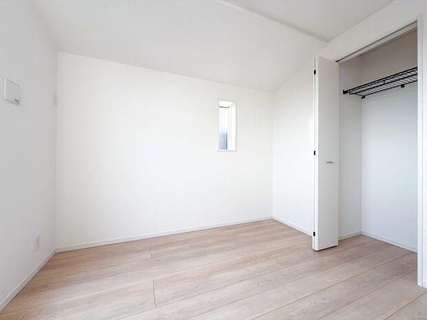 お子様一人ひとりに自分だけのお部屋と収納を。自立心を育むプライベート空間が、健やかな成長を優しく見守ります。