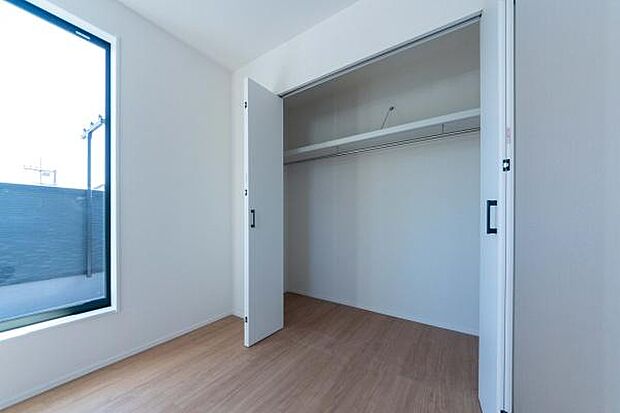 全ての洋室にクローゼットを完備。お子様自身の「お片付けができた！」を育む、嬉しい設計が魅力です。