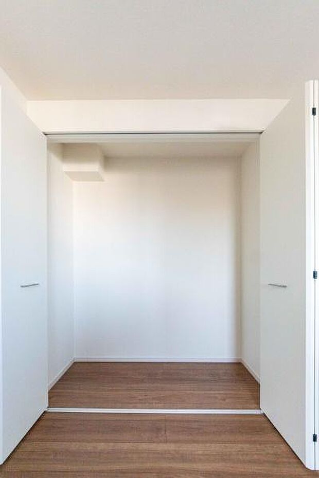 大容量のクローゼットが魅力。季節物や家族の思い出の品まで、大切に保管できるのが嬉しいですね。