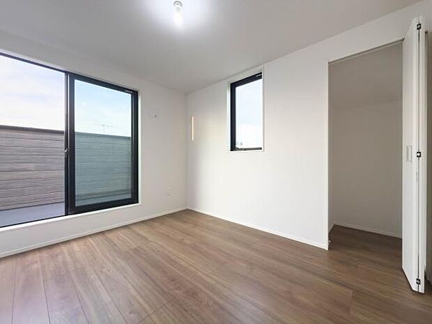 お子様の成長と共に増える荷物もスッキリ。大容量の収納が、家族がゆったり過ごせる広々としたリビング空間をしっかり守ります。