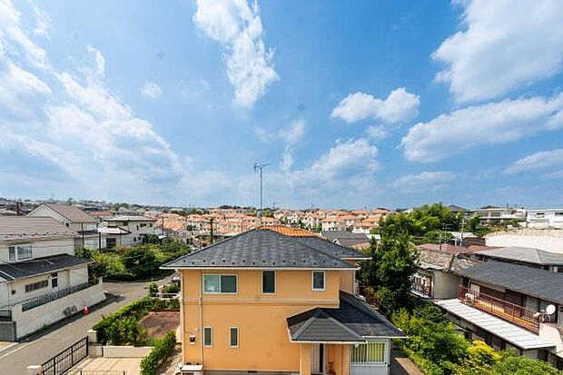 「開放感、爽快感、満足感」家の中で窮屈感を味わいたくない。この爽快感をご覧ください。心が落ち着くゆとりが必要です。