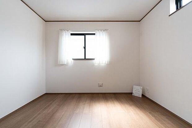 柔らかな陽光が舞い込むプライベートルーム。お子様の成長を見守りながら、自分の時間も大切にできる。そんな理想の暮らしが叶います。