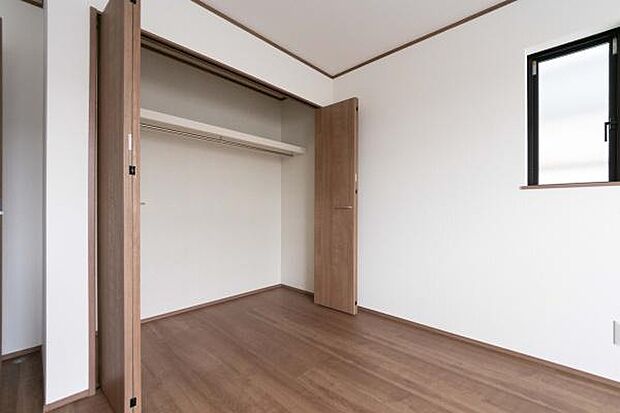 大容量の収納で家族みんなの荷物もすっきり。散らかりがちなお部屋もこれで解決！毎日の暮らしにゆとりが生まれます。