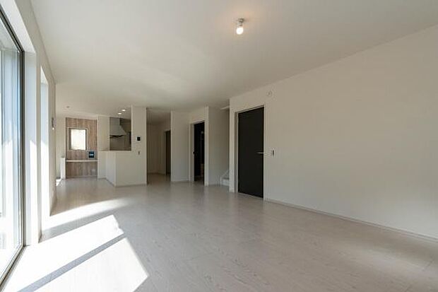 リビングの一角にお子様のスタディコーナーを作ったり、趣味のスペースを作ったり。家族一人ひとりの「好き」を叶えられるゆとりの空間で、自分らしい暮らしを実現しませんか。