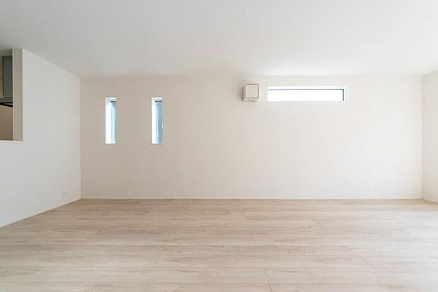 まるで美術館のような、洗練された美しさを持つ空間。 置く家具一つひとつが主役になり、あなたらしい家族の彩りを添えられます。