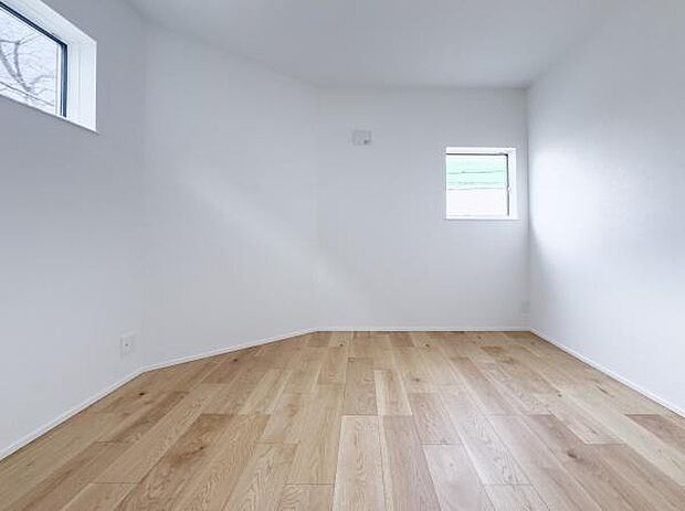 窓から届く爽やかな風と光。毎朝を心地よく迎えられる、開放感たっぷりの空間です。家族それぞれの個性を育む、自由なステージが整っています。