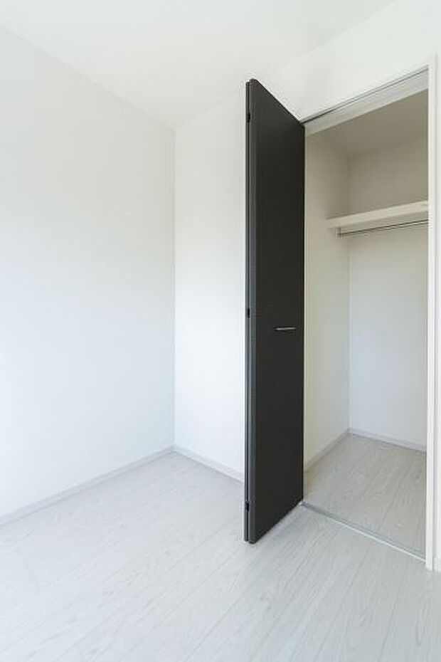 広々としたクローゼットで、家族の思い出もすっきり収納。いつでも快適な毎日が送れる、理想の住まいです