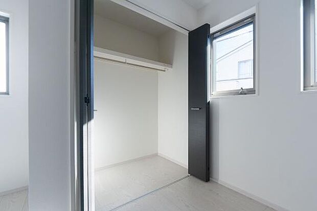 広々としたクローゼットで、家族の思い出もすっきり収納。いつでも快適な毎日が送れる、理想の住まいです